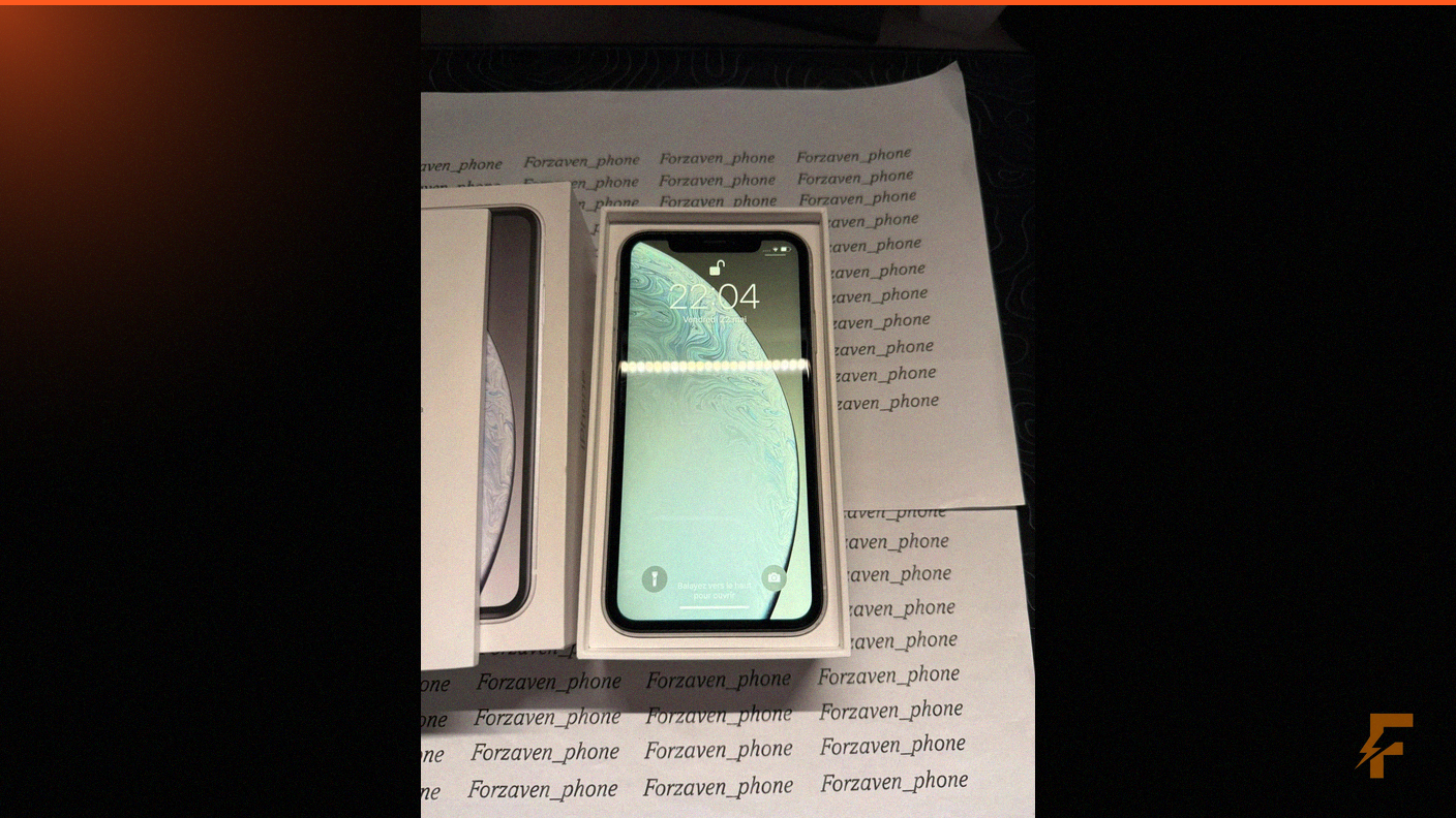 Illustration : iPhone XR sous iOS 13 à 100 balles : le collector rare ou l'arnaque premium ?